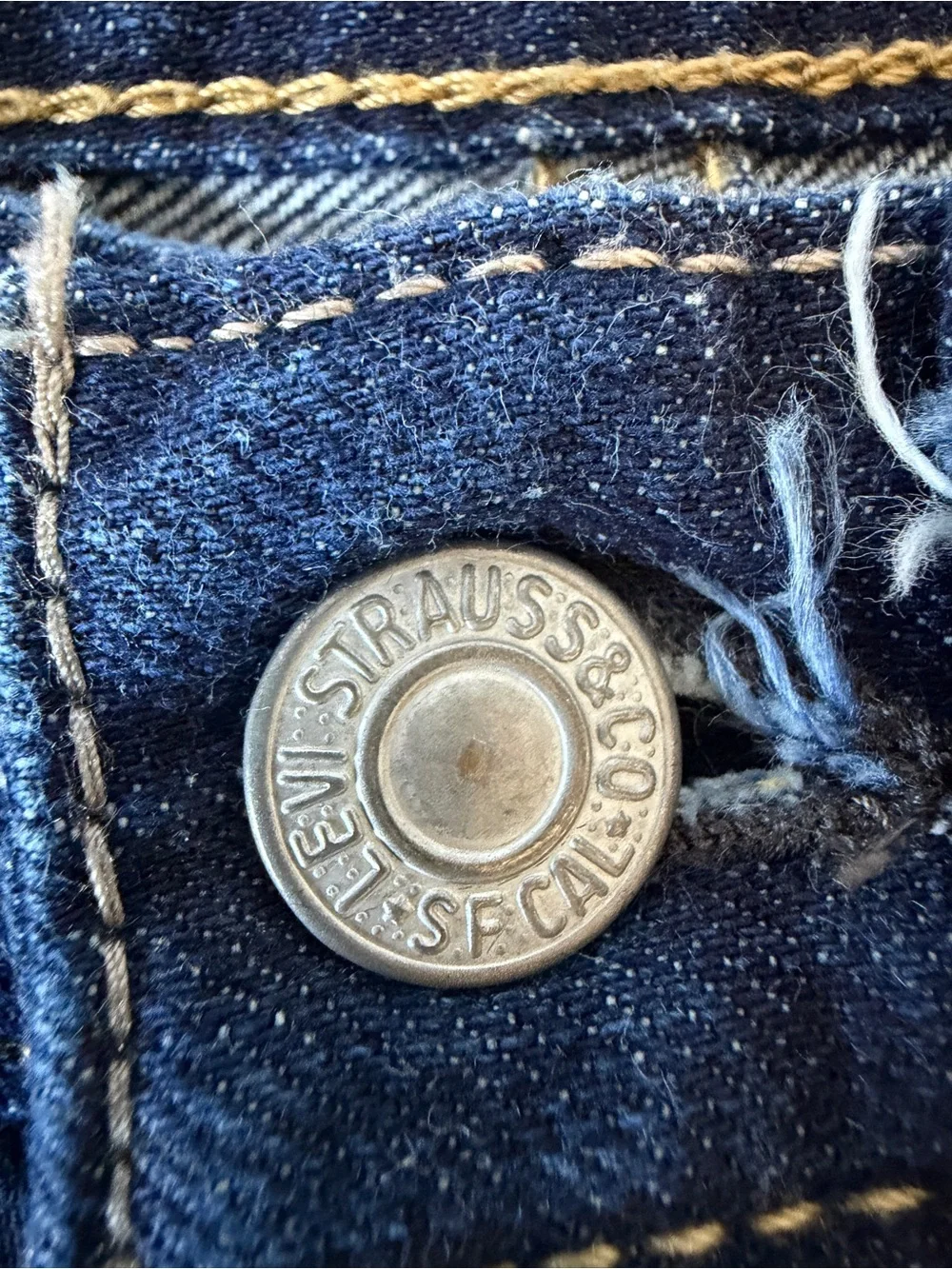Levi’s 505 Straight Leg Jeans Dark Wash indigo  made in Egypt cotton W28 L32